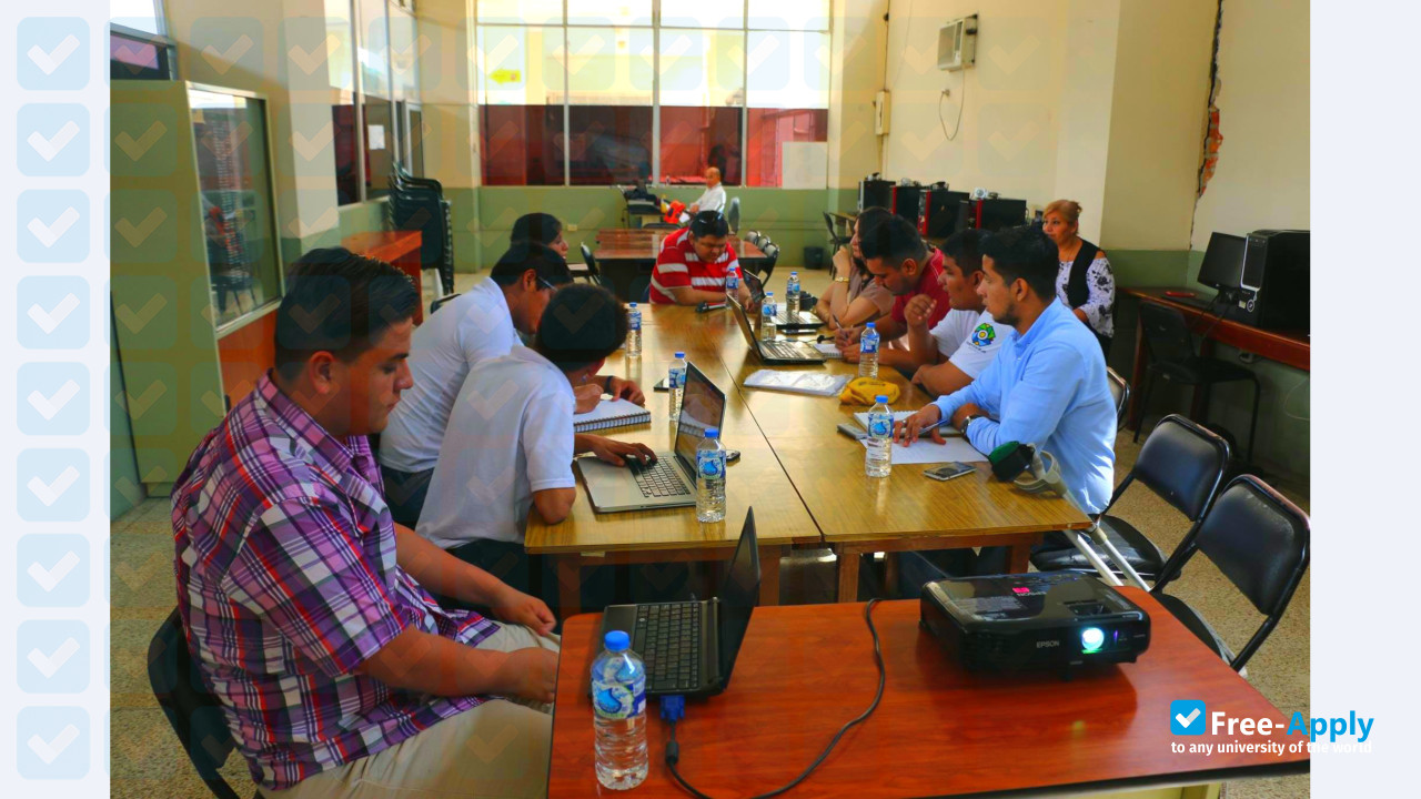 Foto de la Technical University of Manabi #6