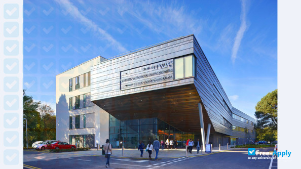 metropolitan university photo #2