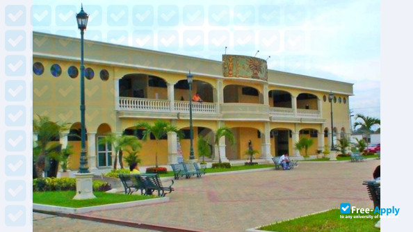 University of Los Hemisferios photo #2