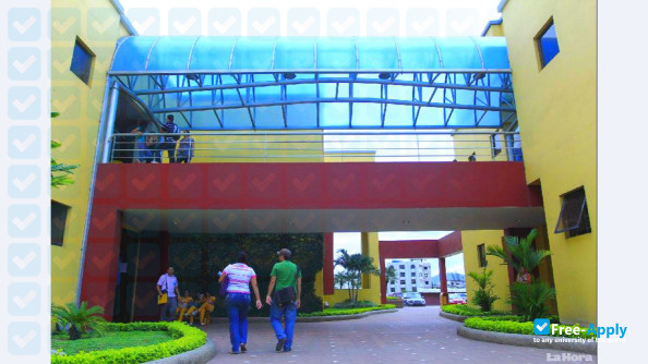 Фотография San Gregorio of Portoviejo University