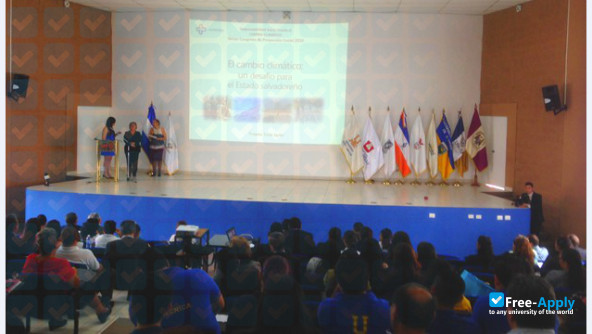 Foto de la Polytechnic University of El Salvador #9