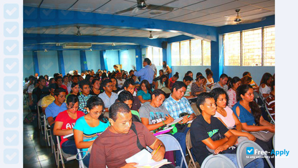 Foto de la Salvadoran Alberto Masferrer University #3