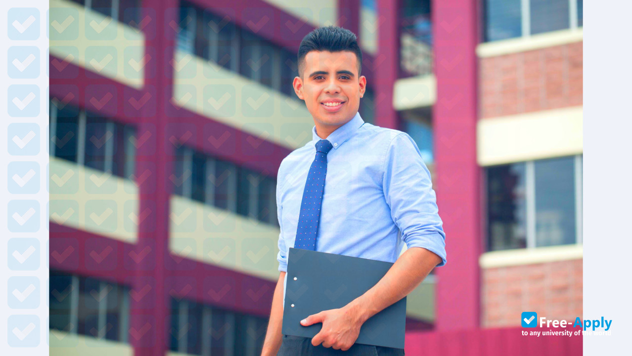 Technological University of Salvador фотография №9