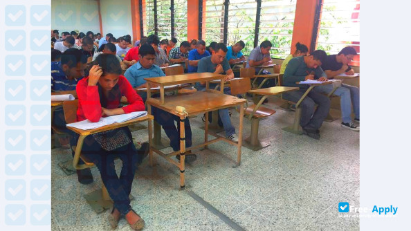University of El Salvador photo #9