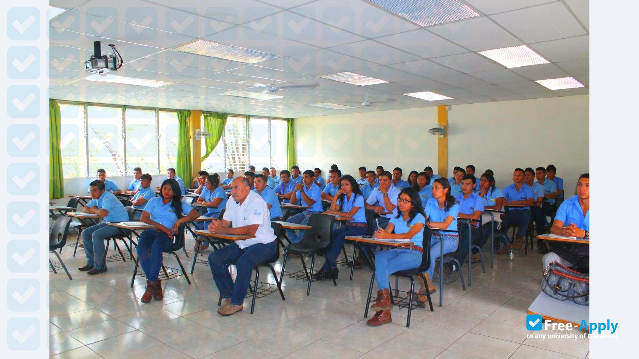 Foto de la College of Agriculture Roberto Quiñonez #12