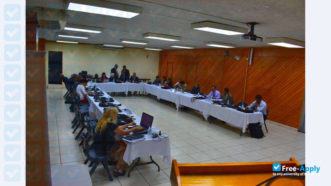 New San Salvador University photo #13