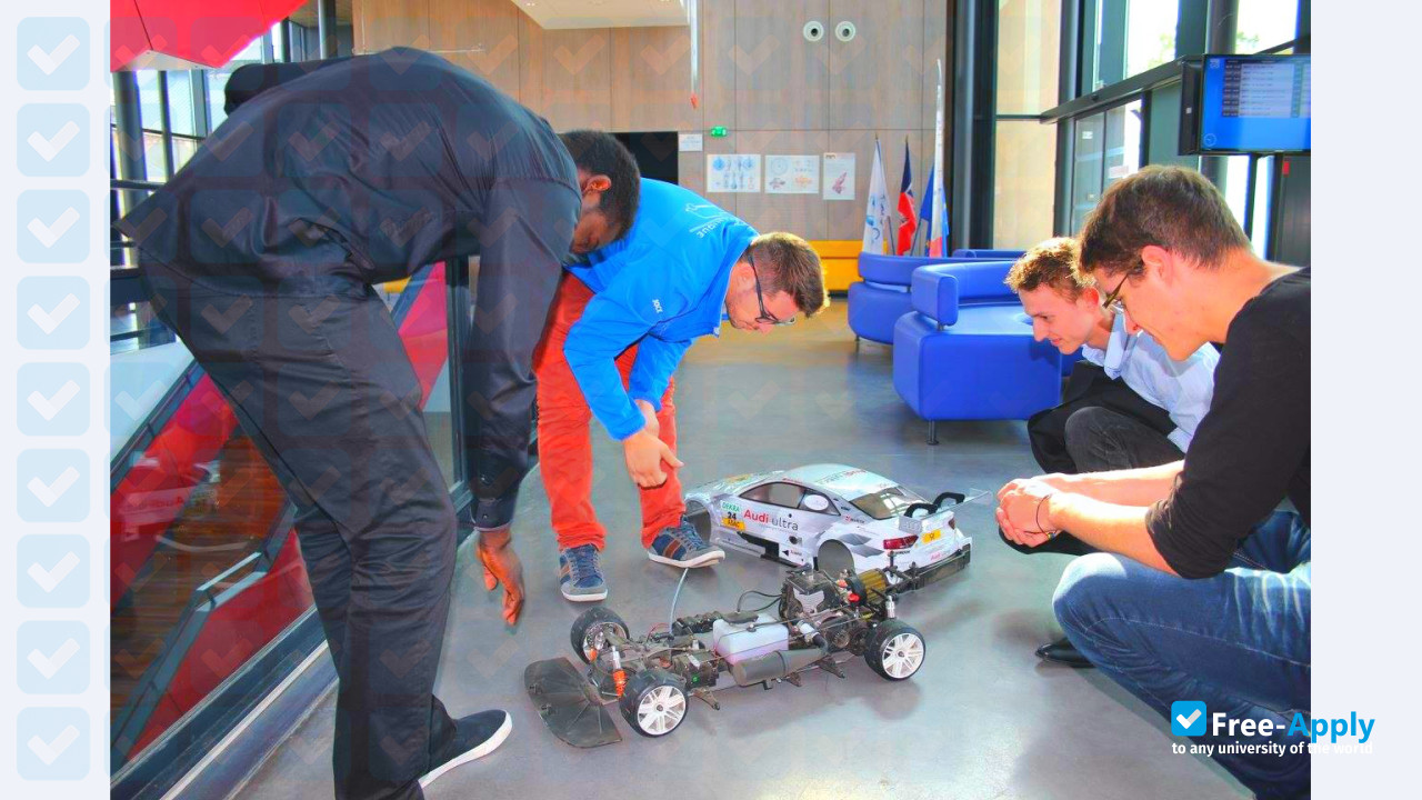 Photo de l’HEI, Graduate school of engineering #2