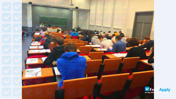Photo de l’HEI, Graduate school of engineering #3