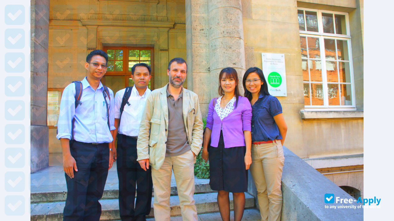 Foto de la Improved National School of Chemistry of Paris #1