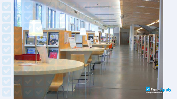 Foto de la Higher National School of Information Sciences and Libraries #9