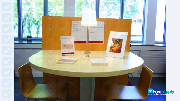 Foto de la Higher National School of Information Sciences and Libraries #12