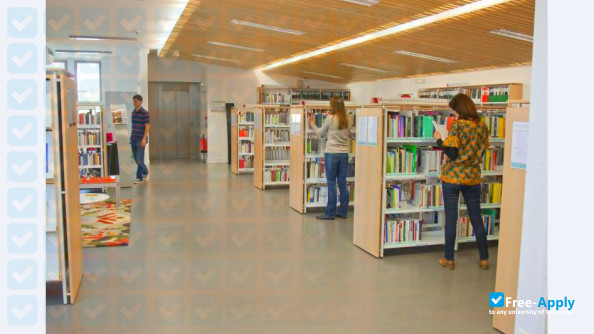 Foto de la Higher National School of Information Sciences and Libraries #8