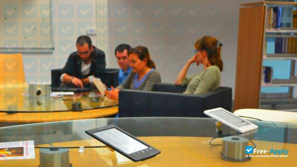 Foto de la Higher National School of Information Sciences and Libraries #11