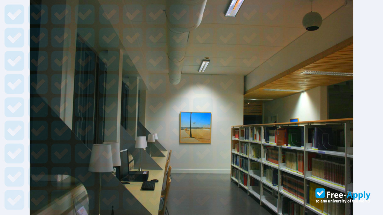 Foto de la Higher National School of Information Sciences and Libraries #13