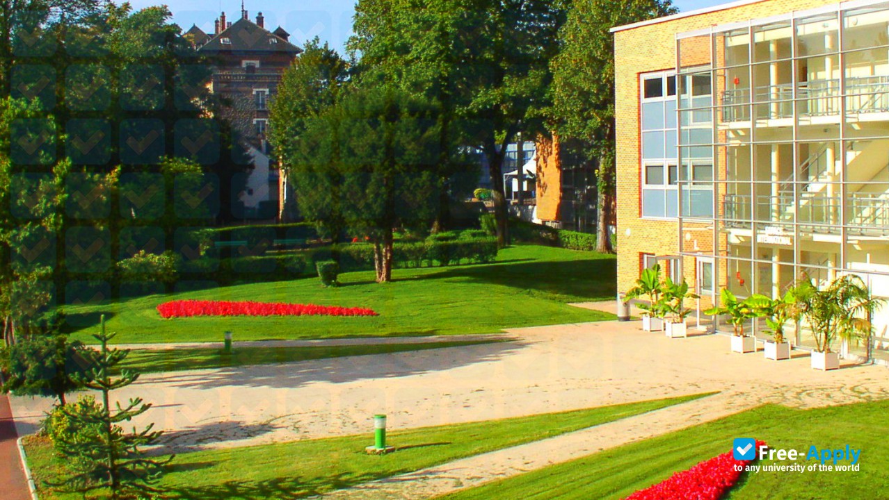 Foto de la Special School of Public Works, Building and Industry #9