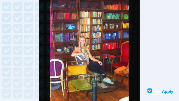 Foto de la The American University of Paris #3