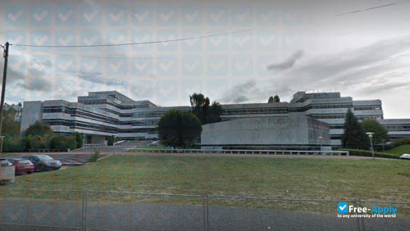 Foto de la Higher School of Electricity #2