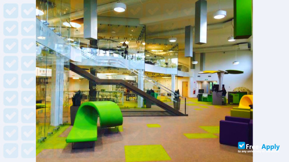 EMLYON Business School photo #7