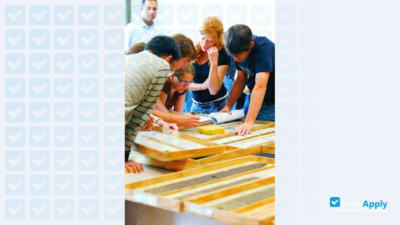 Foto de la National School of Petroleum and Engines #5