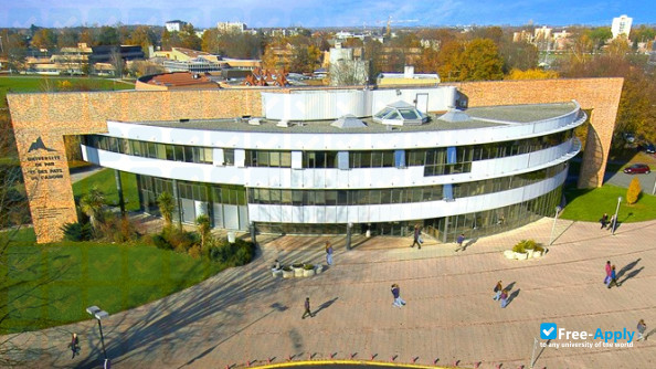 Foto de la University of Pau and Adour Country #2
