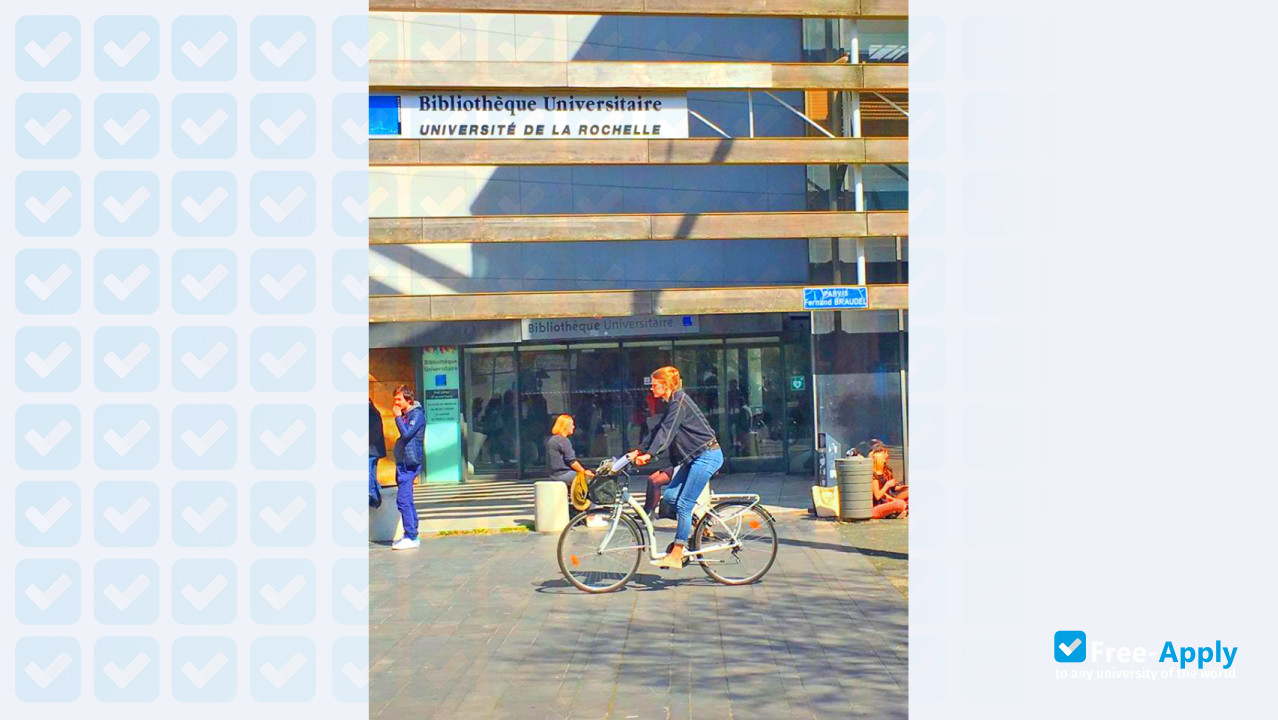 Foto de la University of La Rochelle #30