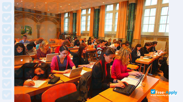 Foto de la Catholic University of Paris #6