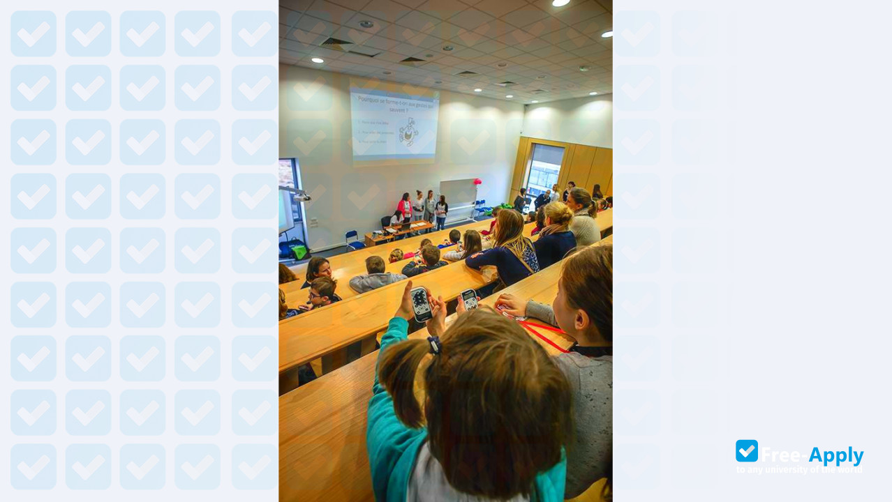 University of Lille 2 Law and Health photo #7