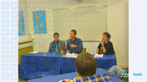Foto de la American Graduate School in Paris #7