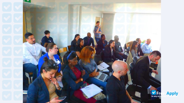 Foto de la American Graduate School in Paris #2