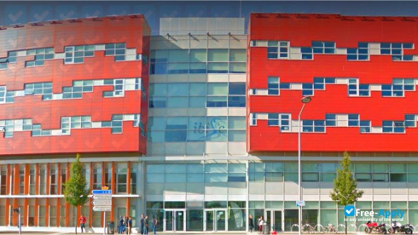 Foto de la University of Evry-Val d'Essonne #9