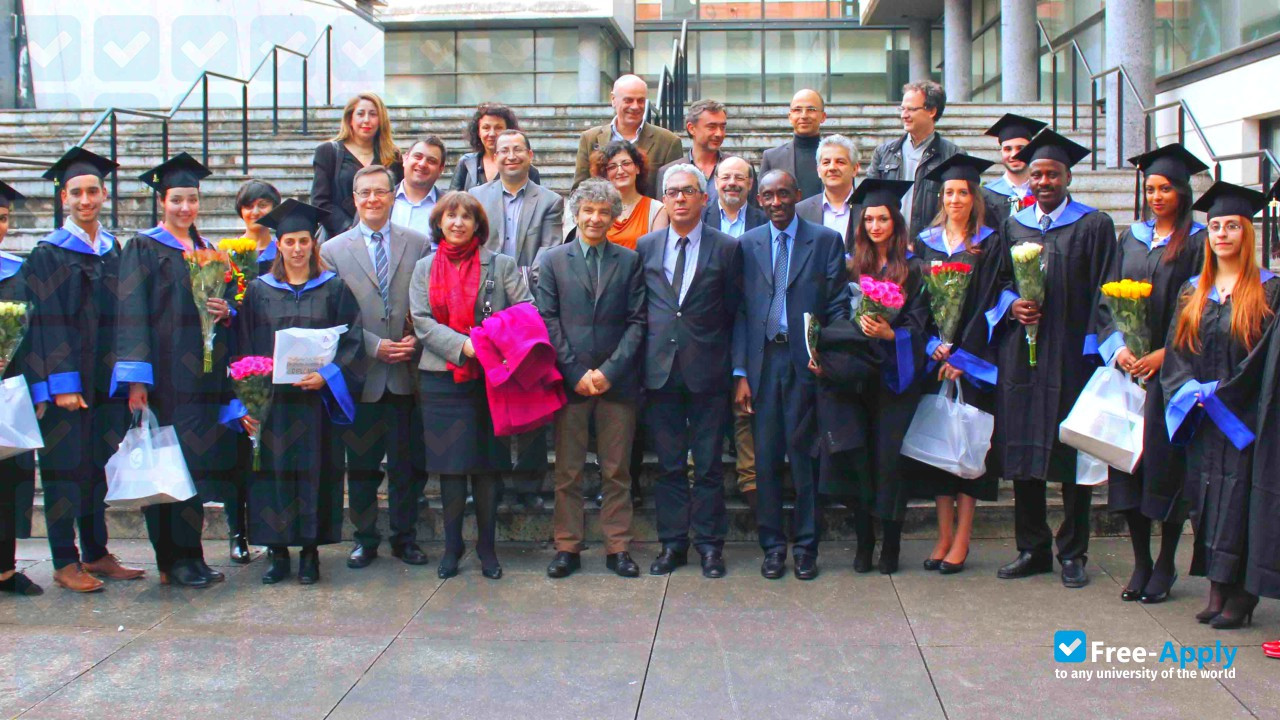 Foto de la University of Evry-Val d'Essonne #4
