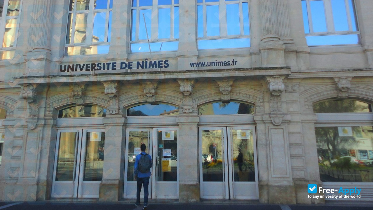 Foto de la University of Nîmes #4