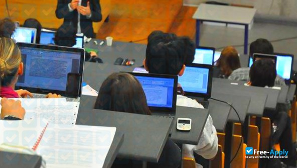 Foto de la University of Nîmes #2