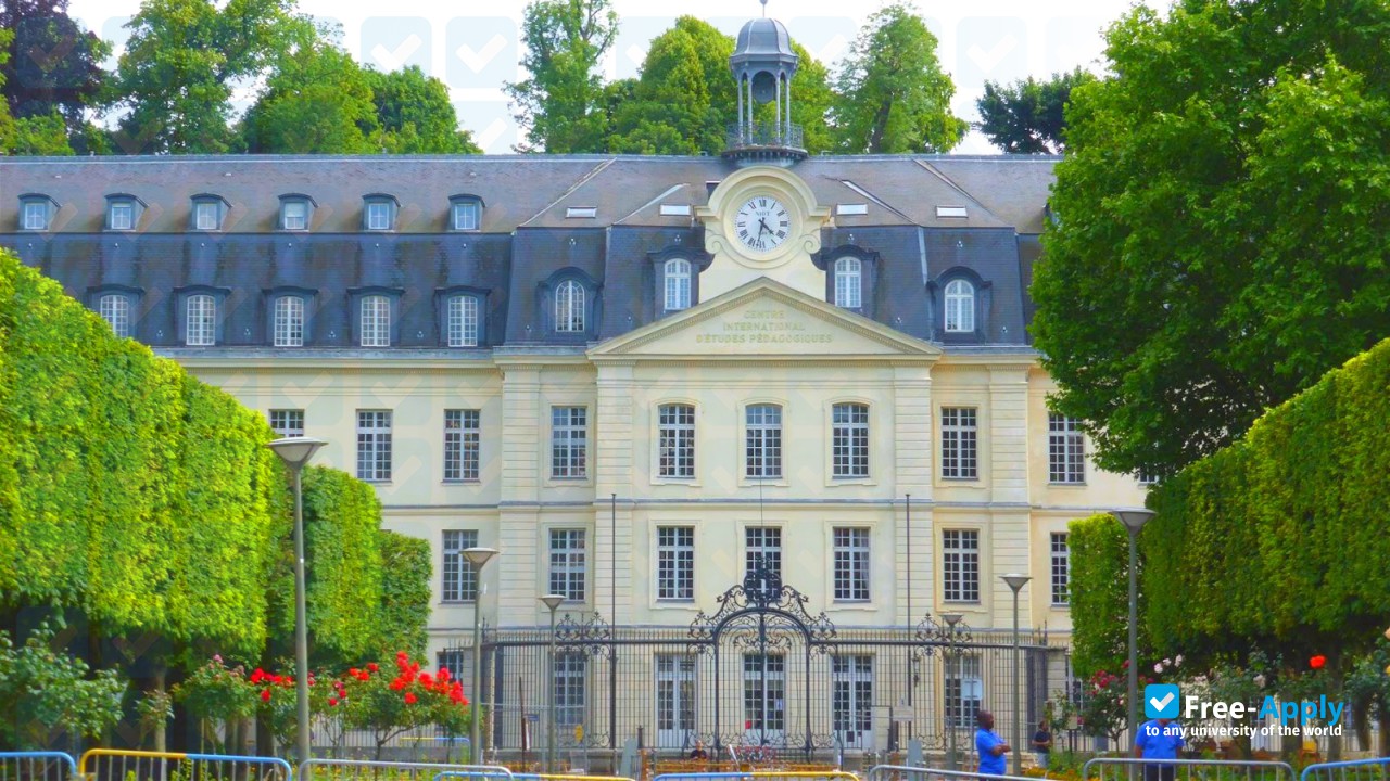 Photo de l’International Center for Pedagogical Studies #3