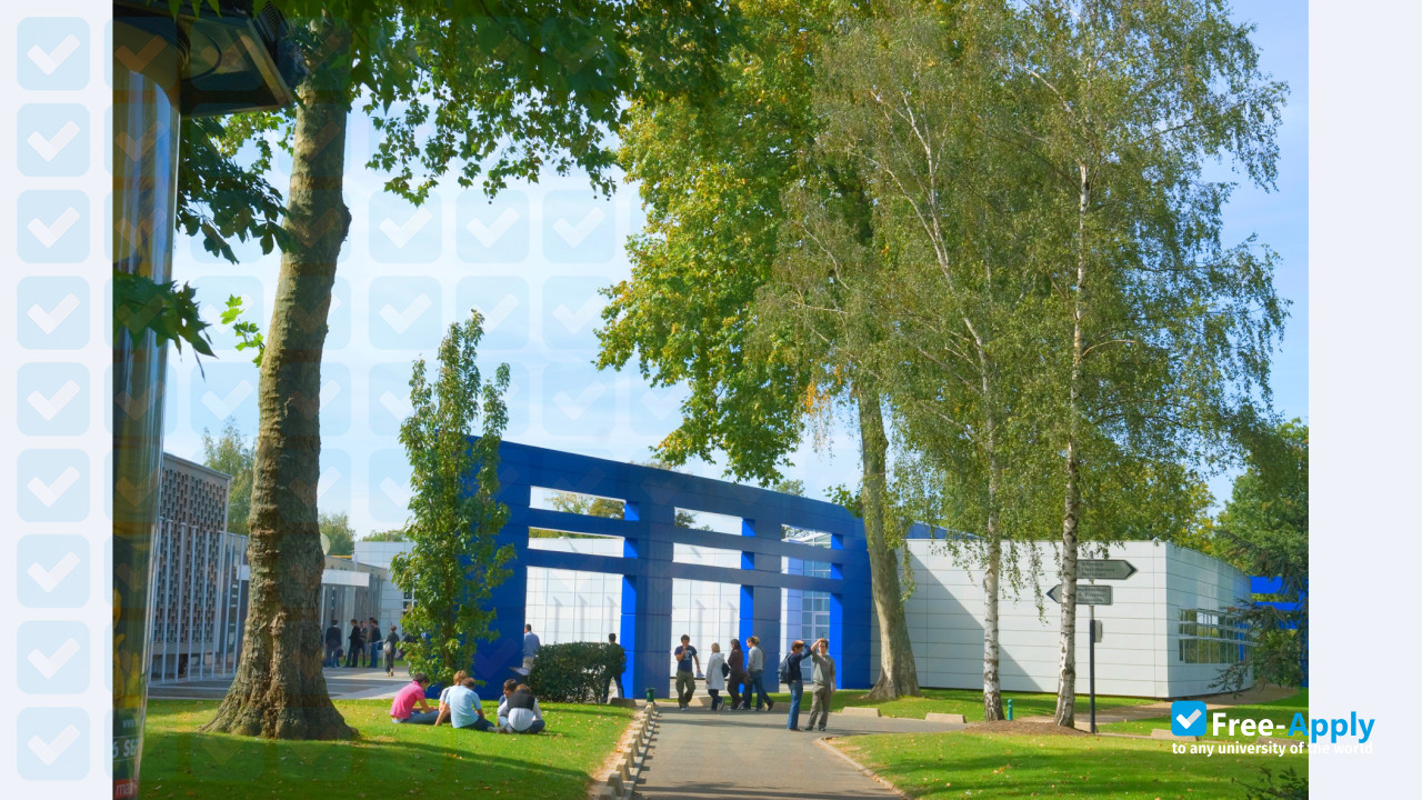 Foto de la HEC School of Management #4