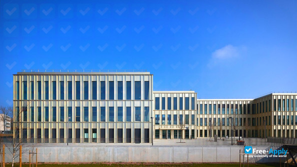 Foto de la HEC School of Management #7