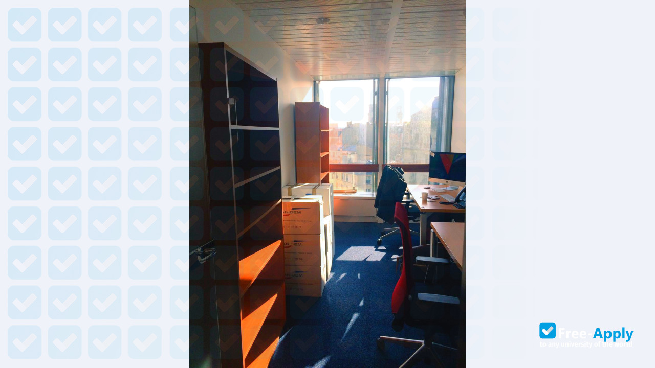 Photo de l’School of Higher Studies in Social Sciences #3