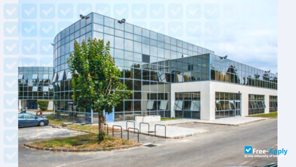 Photo de l’School of Industrial Biology #3