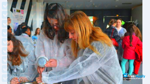 Foto de la School of Industrial Biology #7