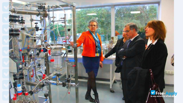 Foto de la School of Industrial Biology #5