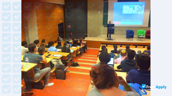 EM Strasbourg Business School photo #9