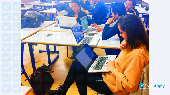 Foto de la EDC Paris Business School #1