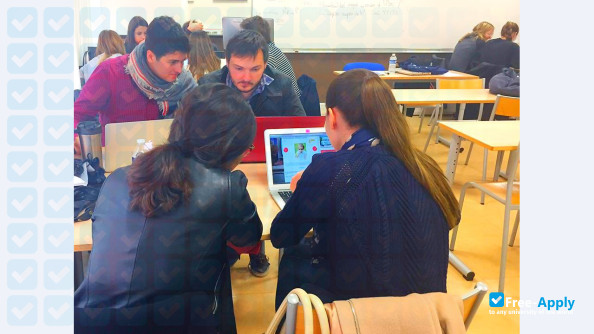 Foto de la EDC Paris Business School #7