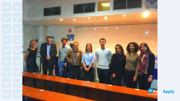 Foto de la EDC Paris Business School #11