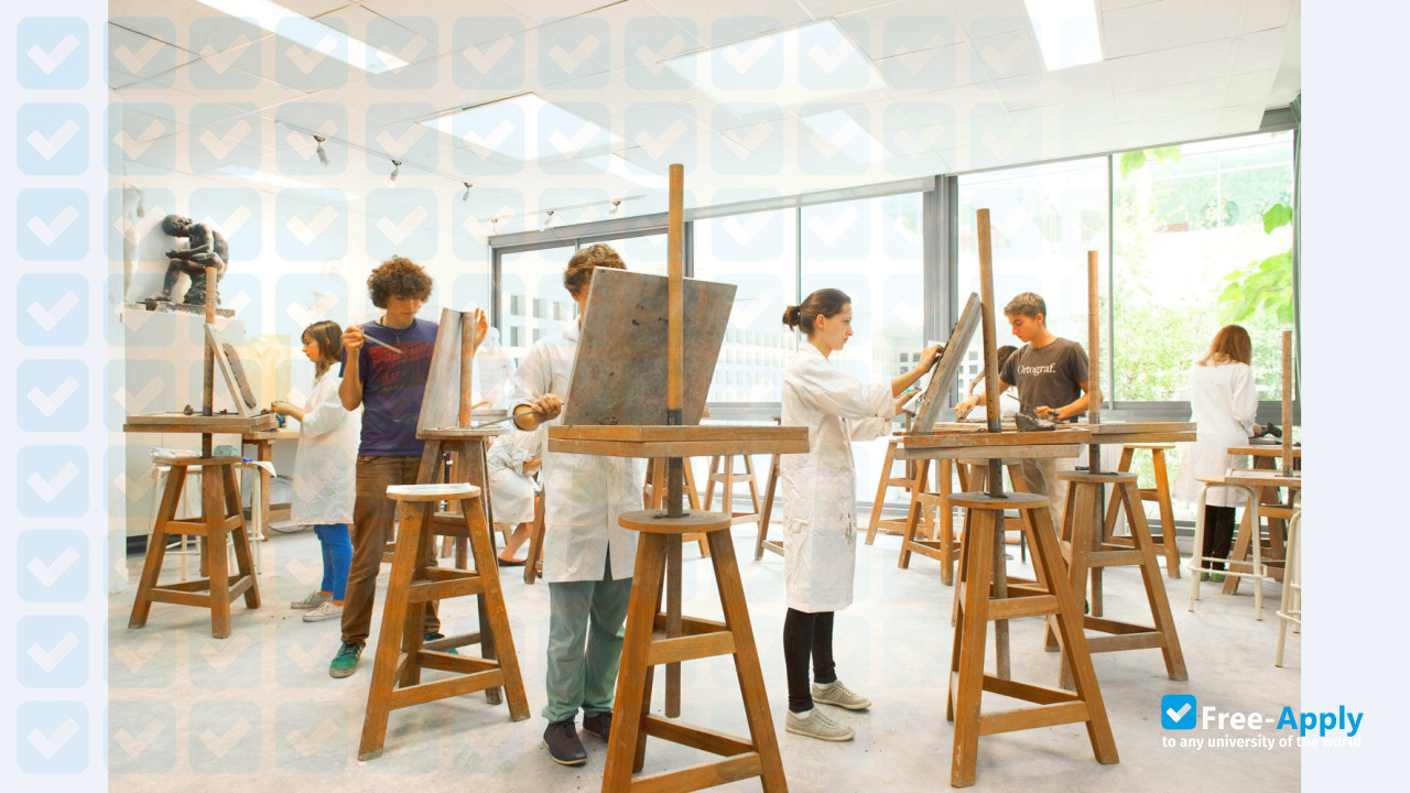 Photo de l’National School of Applied Arts and Crafts Olivier de Serres #2