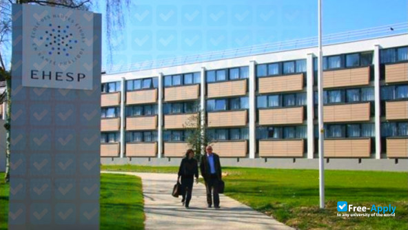 Foto de la School of Higher Studies in Public Health #3