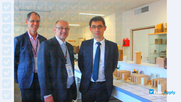 Foto de la Higher School of Wood #1
