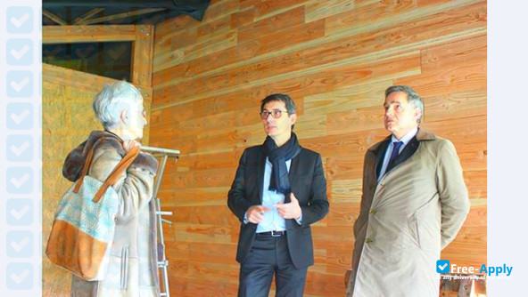 Foto de la Higher School of Wood #11