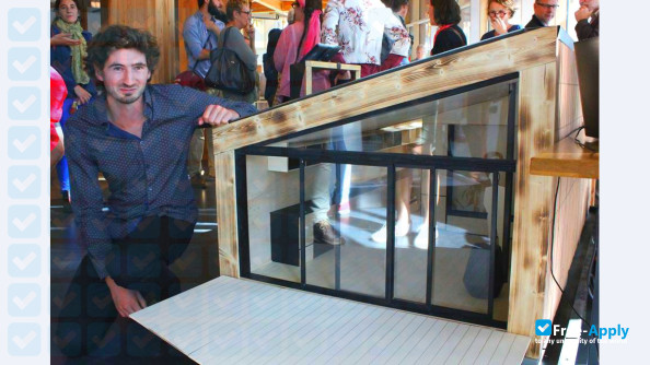Foto de la Higher School of Wood #6
