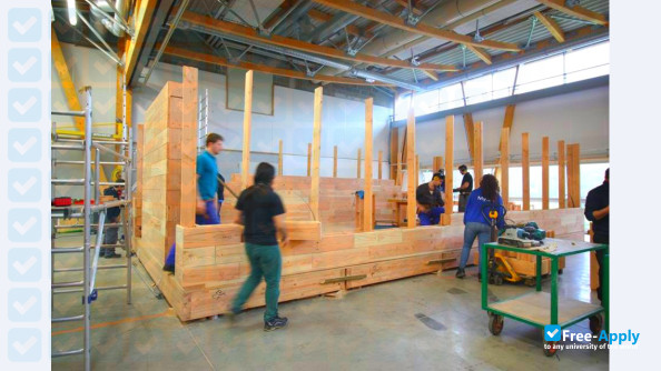 Foto de la Higher School of Wood #8